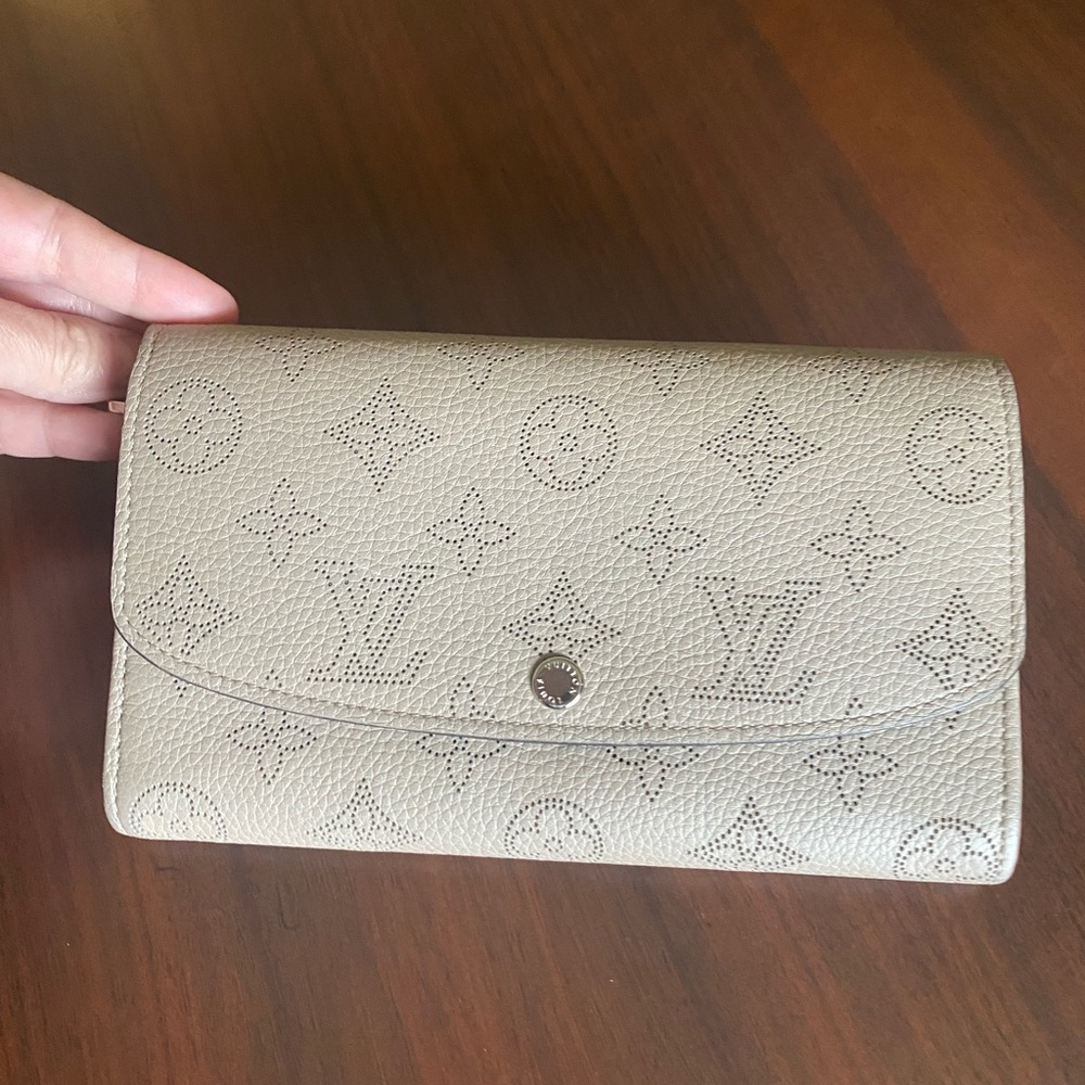 Louis Vuitton Iris wallet like new